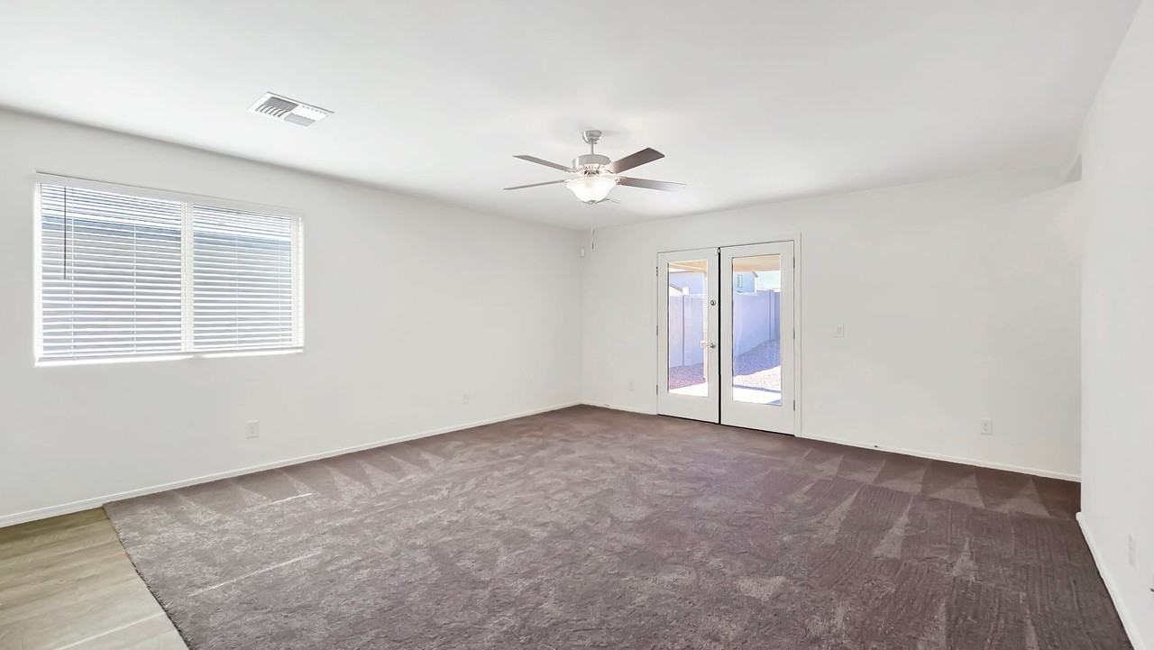 25752 W Samantha Way - Photo 7 of 26