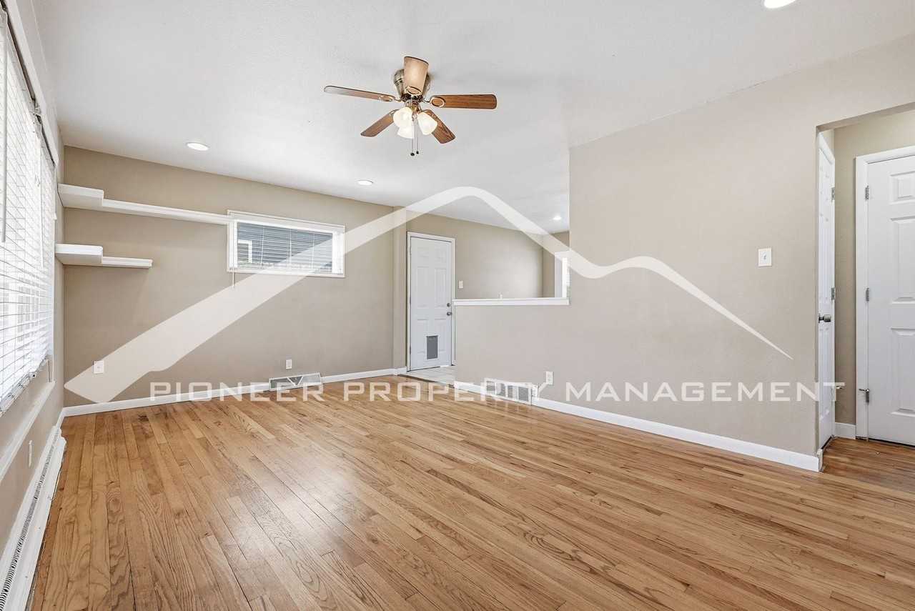 1871 S Wolff St - Photo 4 of 25