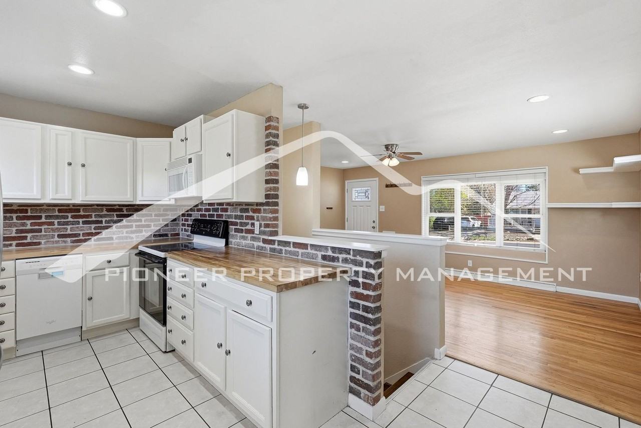 1871 S Wolff St - Photo 7 of 25