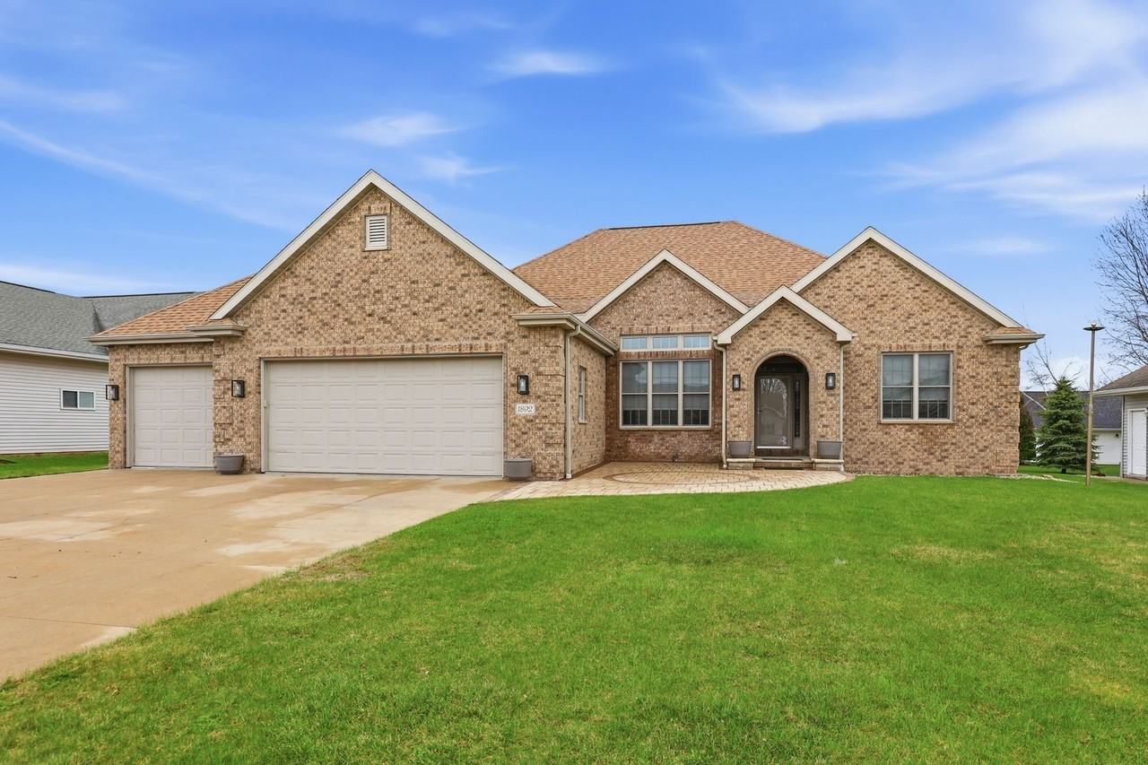 1892 N Sunrise Ln - Photo 2 of 28