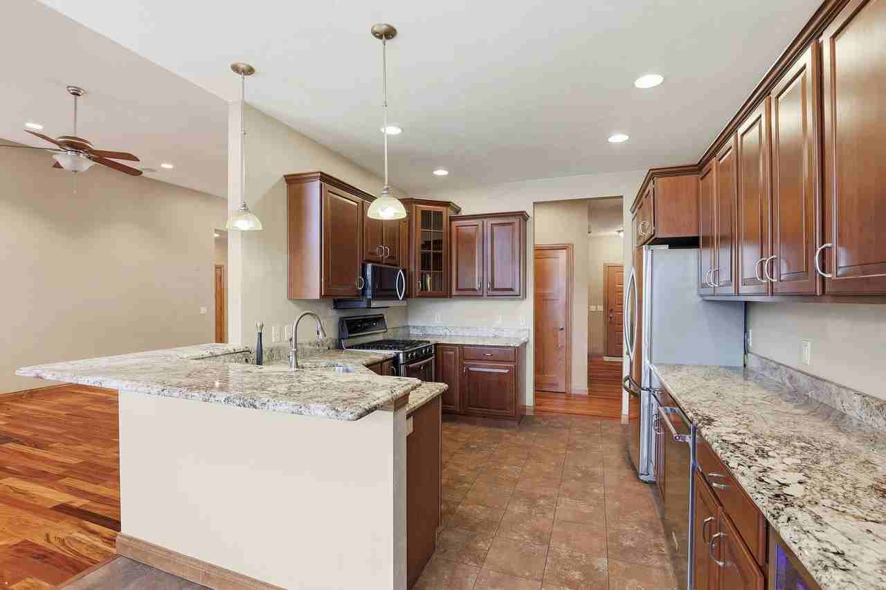 1892 N Sunrise Ln - Photo 4 of 28