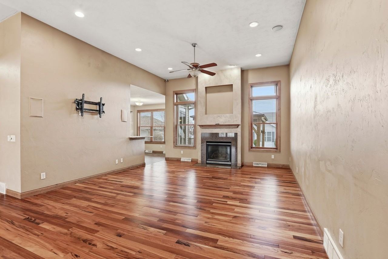 1892 N Sunrise Ln - Photo 6 of 28