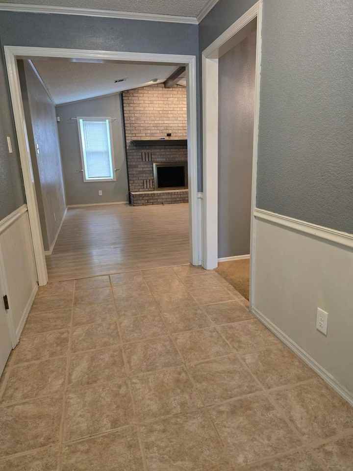 114 Jennison Sq - Photo 3 of 15