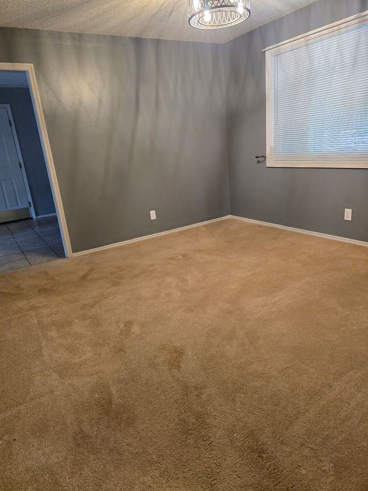 114 Jennison Sq - Photo 5 of 15