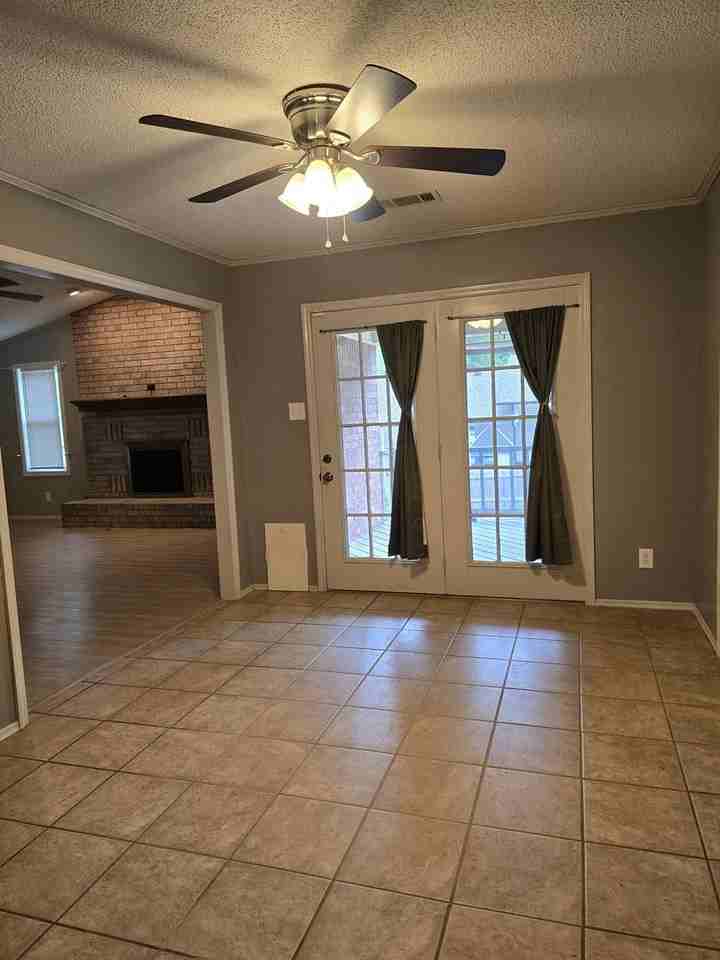 114 Jennison Sq - Photo 7 of 15