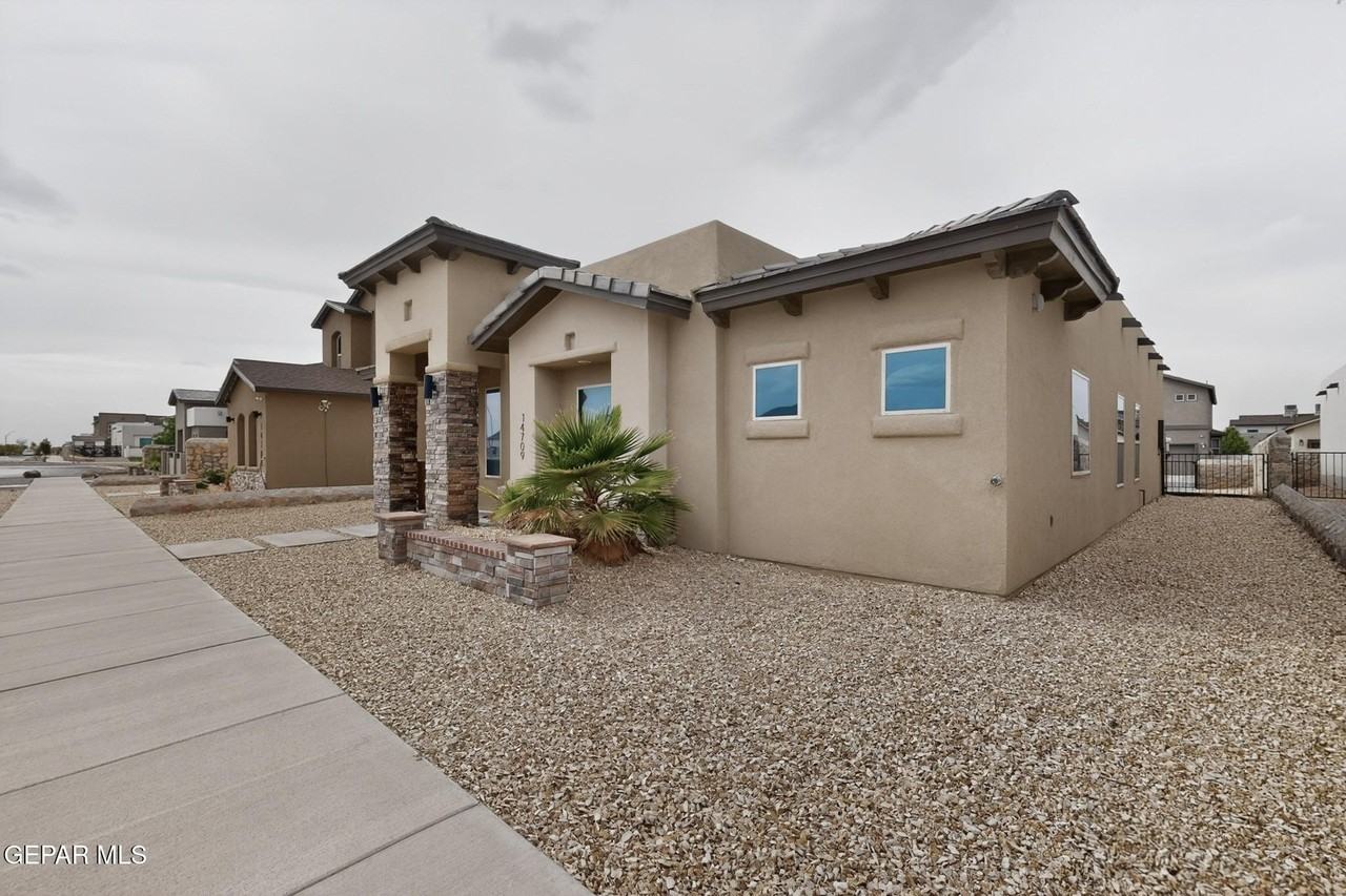 14709 Charles Foster Ave - Photo 3 of 46