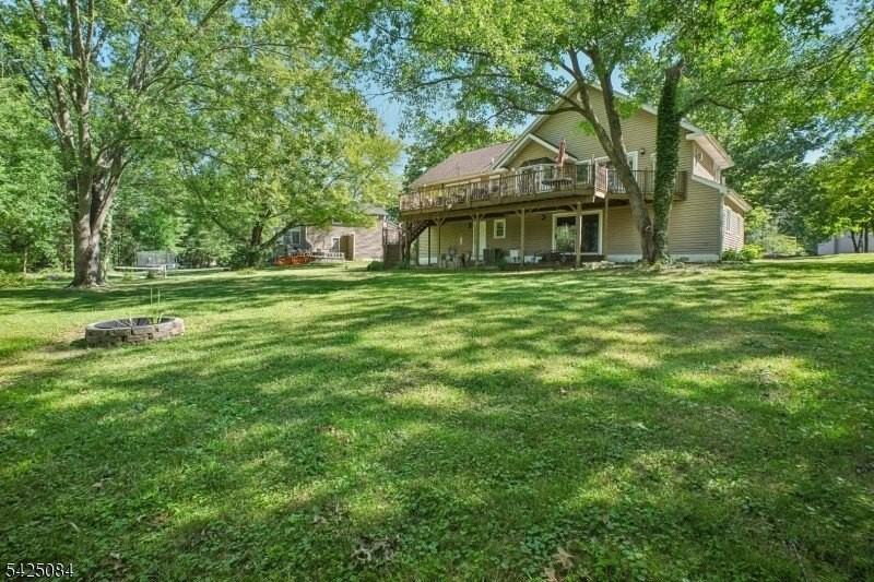 195 Chaucer Dr - Photo 3 of 30