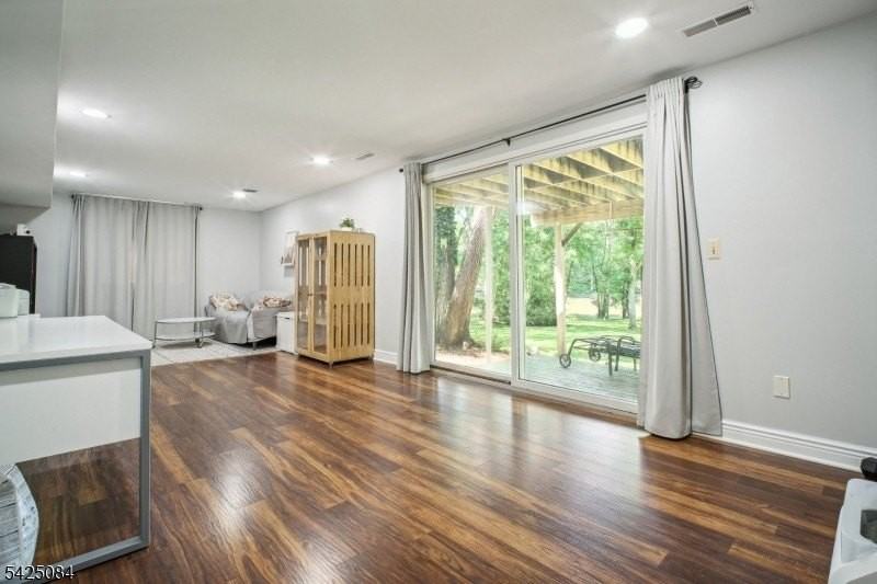 195 Chaucer Dr - Photo 6 of 30