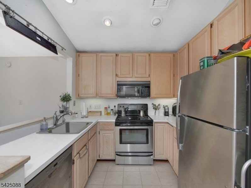 9 Teal Ln - Photo 5 of 17