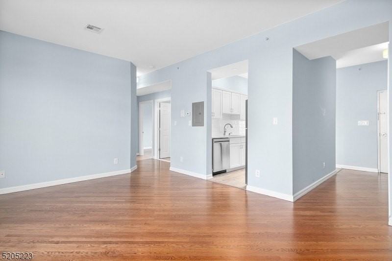 420 Bloomfield Ave Apt 4 #4 - Photo 2 of 20