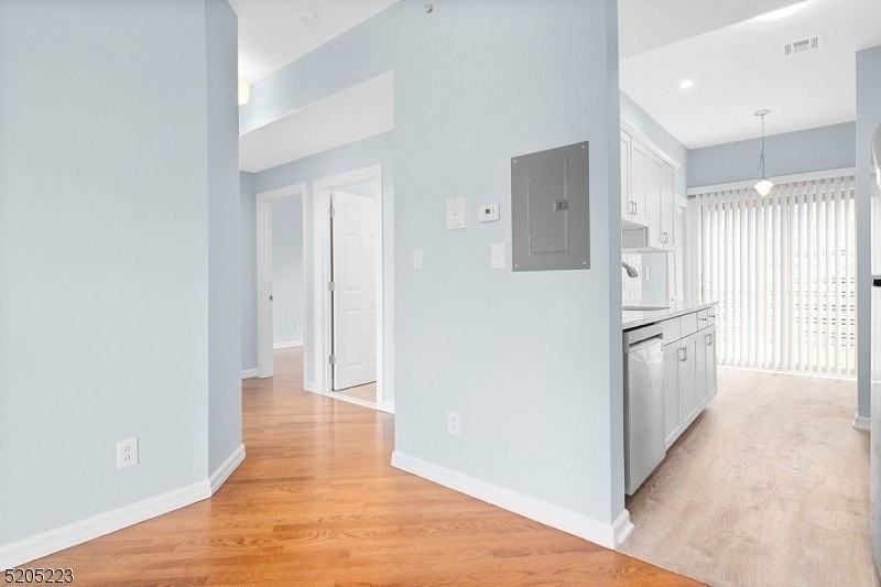 420 Bloomfield Ave Apt 4 #4 - Photo 3 of 20