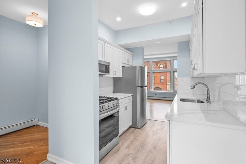 420 Bloomfield Ave Apt 4 #4 - Photo 4 of 20