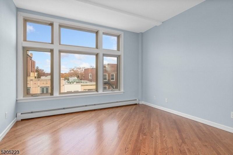 420 Bloomfield Ave Apt 4 #4 - Photo 7 of 20