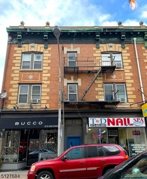 61 Washington St Apt 3 #3 - Photo 2 of 12