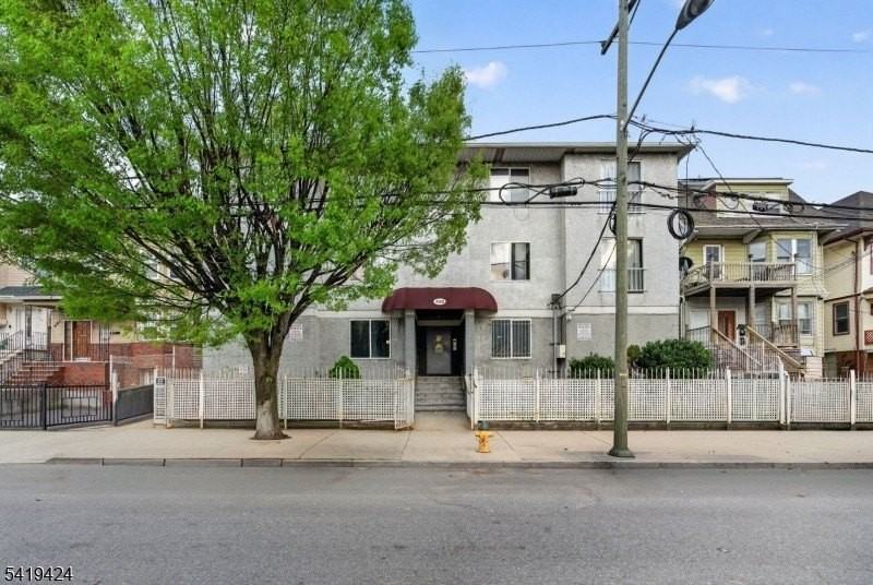 485 Broadway Apt 11 #11 - Photo 2 of 19