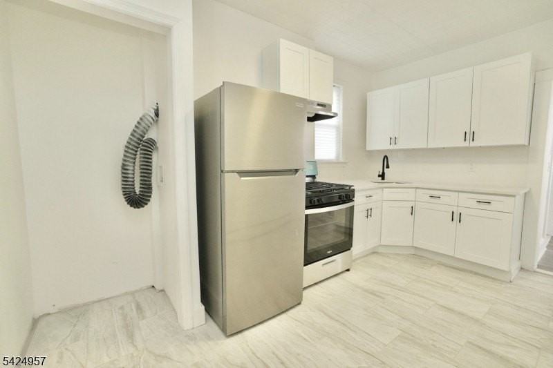 11 Howard Pl Apt 2 #2 - Photo 5 of 20