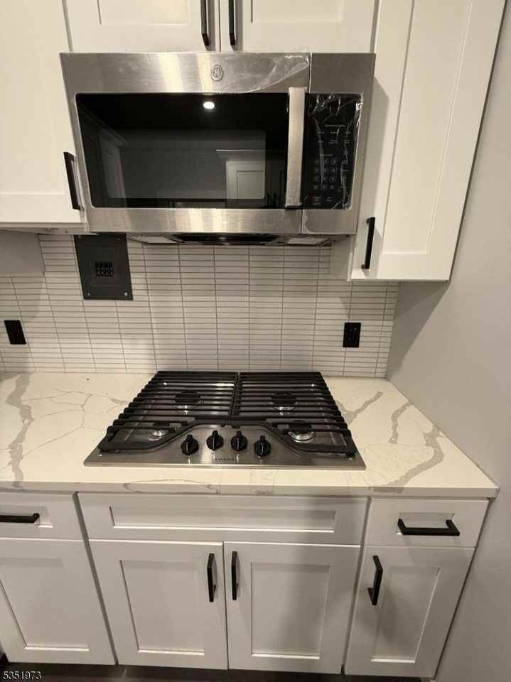 19 Abbotsford Ave - Photo 4 of 9