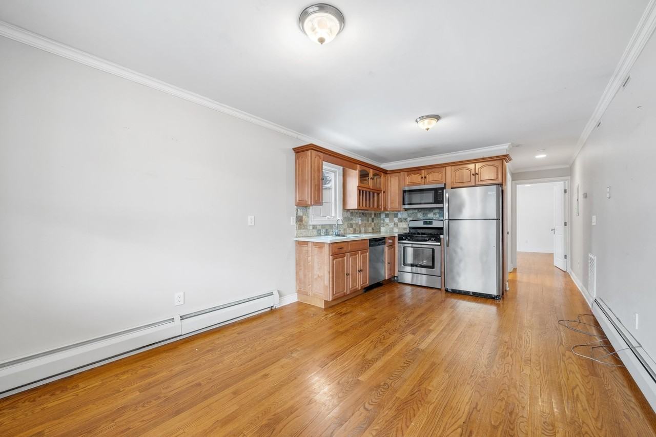 72 Broadway #2 - Photo 4 of 8