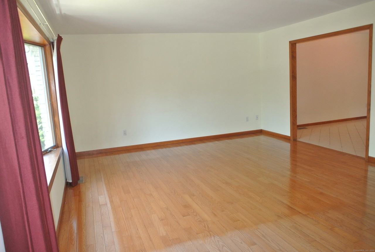 302 Westwood Rd - Photo 4 of 8