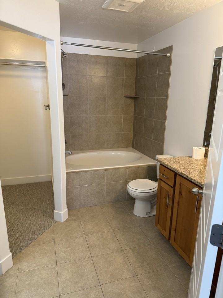 1567 Nw #102 - Photo 6 of 16
