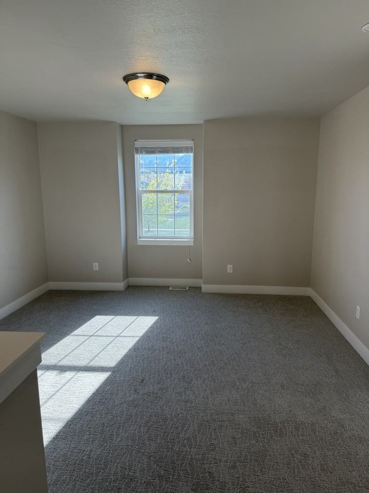 1567 Nw #102 - Photo 5 of 16