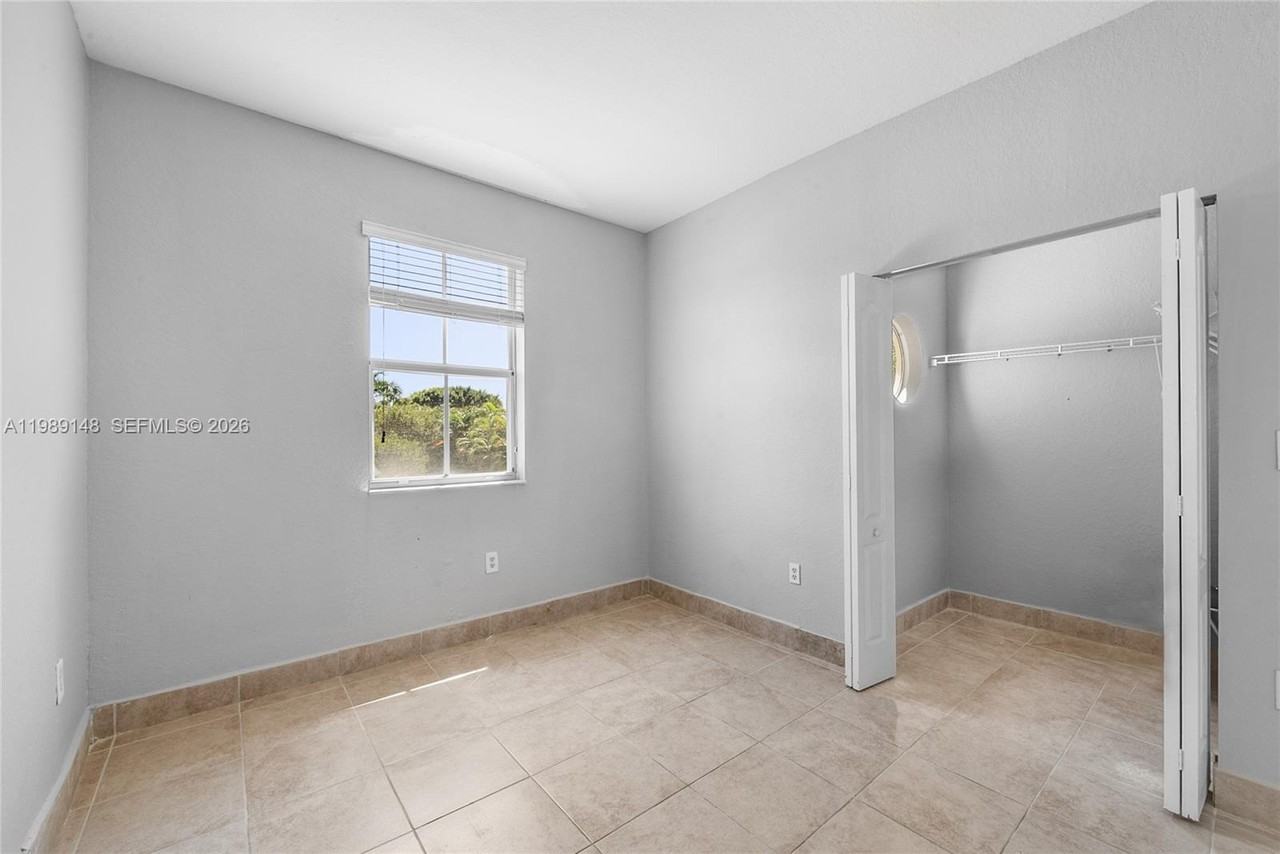 2302 Northeast 37th Terrace #2302