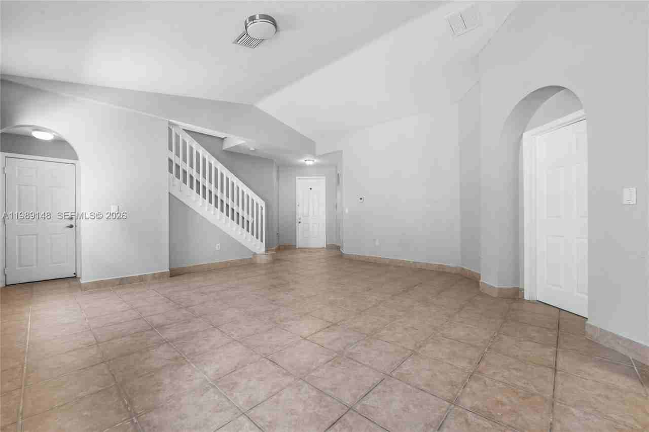 2302 Northeast 37th Terrace #2302 - Photo 6 of 13
