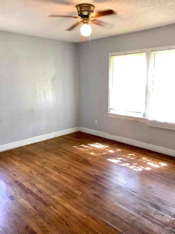 3016 30th St - Photo 6 of 8