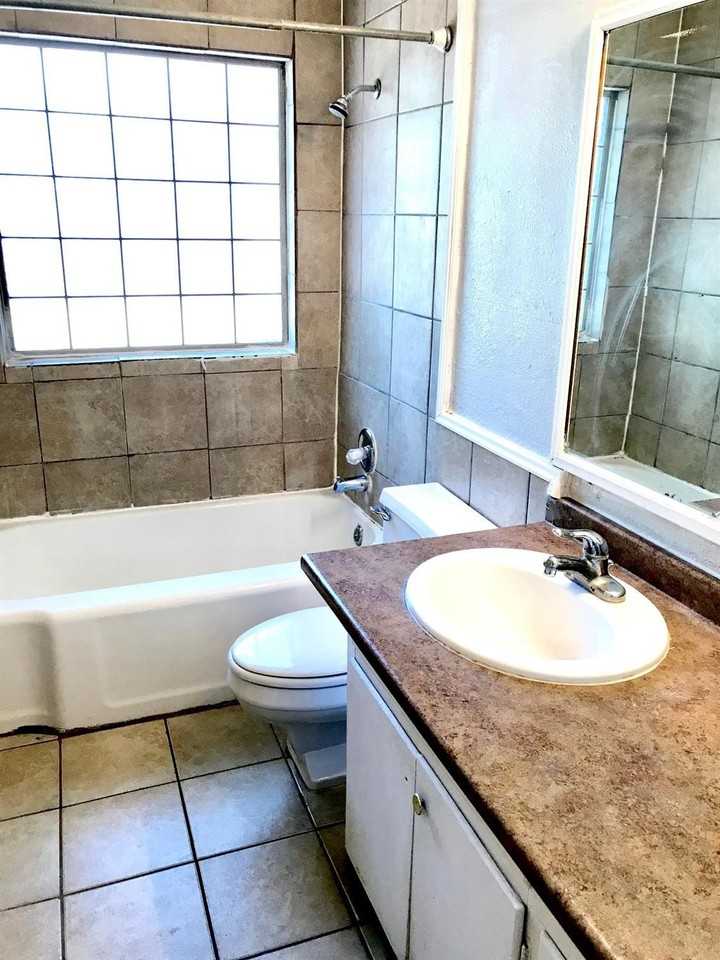 3016 30th St - Photo 7 of 8