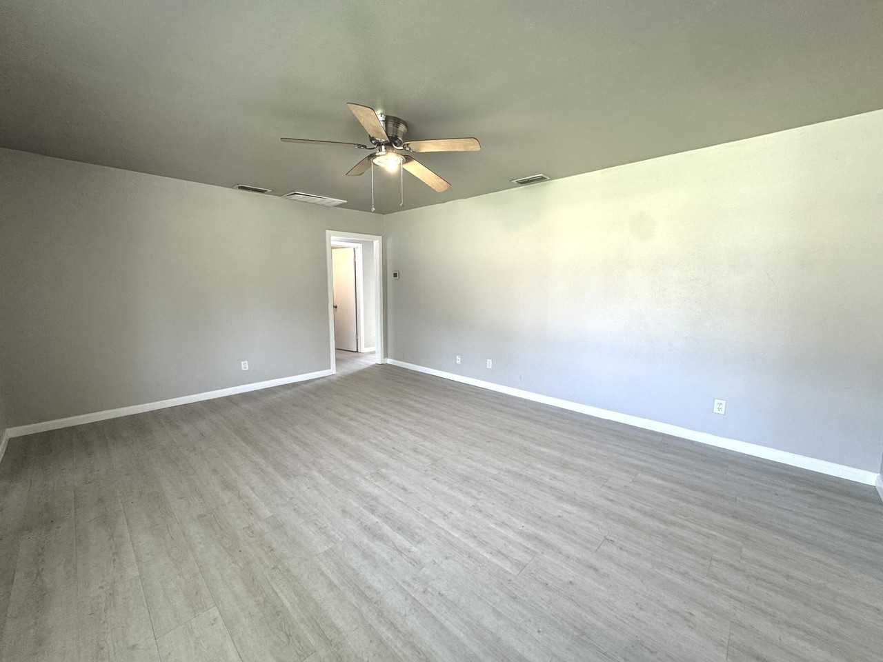 3805 35th St - Photo 3 of 11