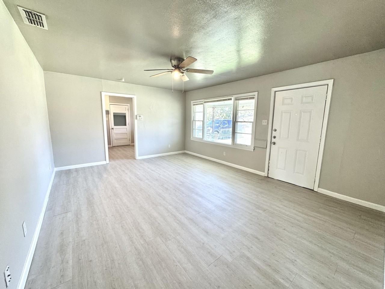 3805 35th St - Photo 4 of 11