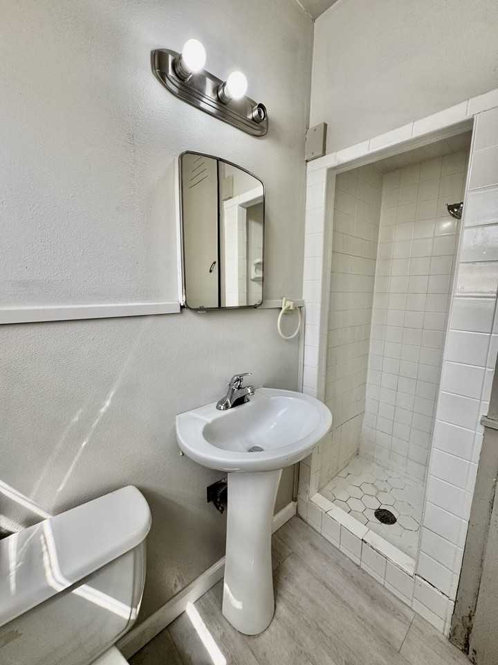 3805 35th St - Photo 7 of 11