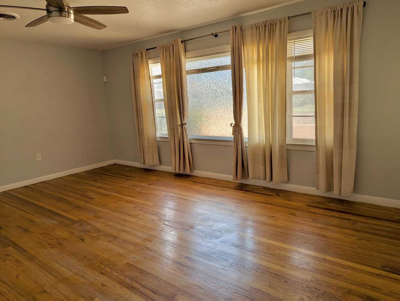 3820 32nd St - Photo 3 of 11