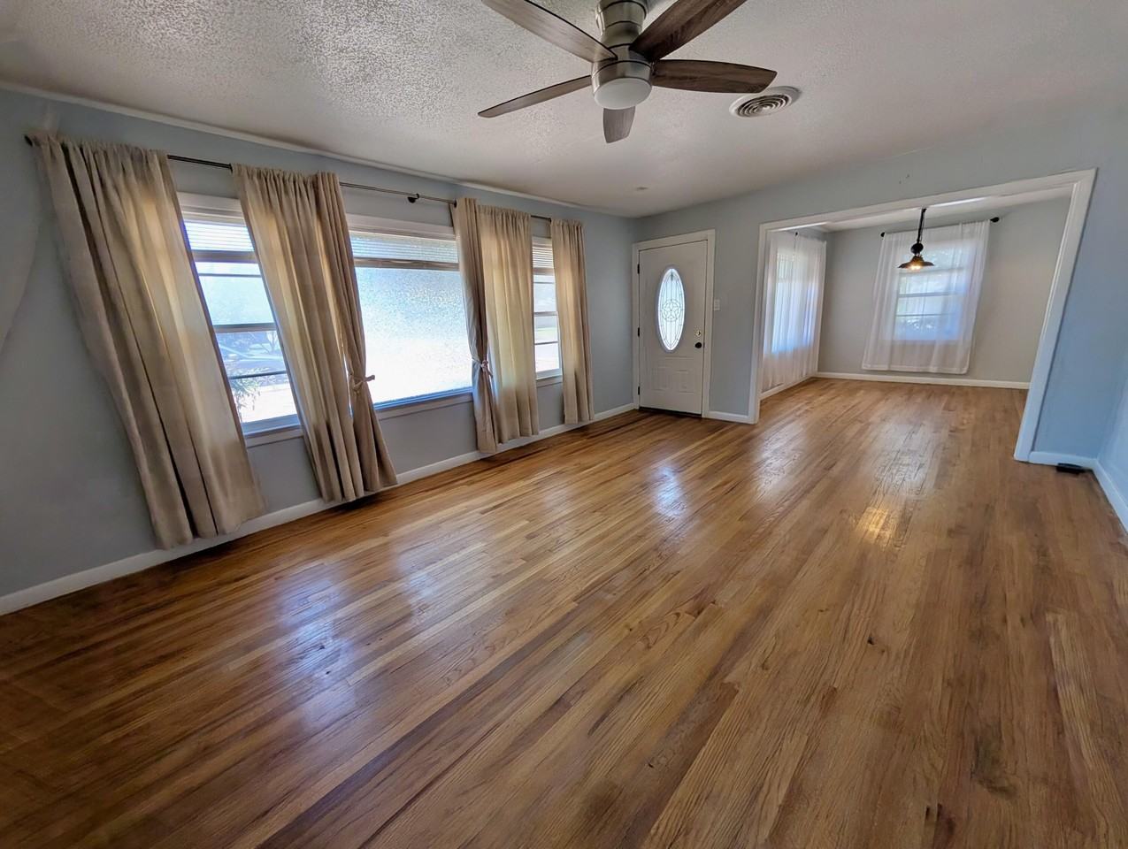 3820 32nd St - Photo 4 of 11