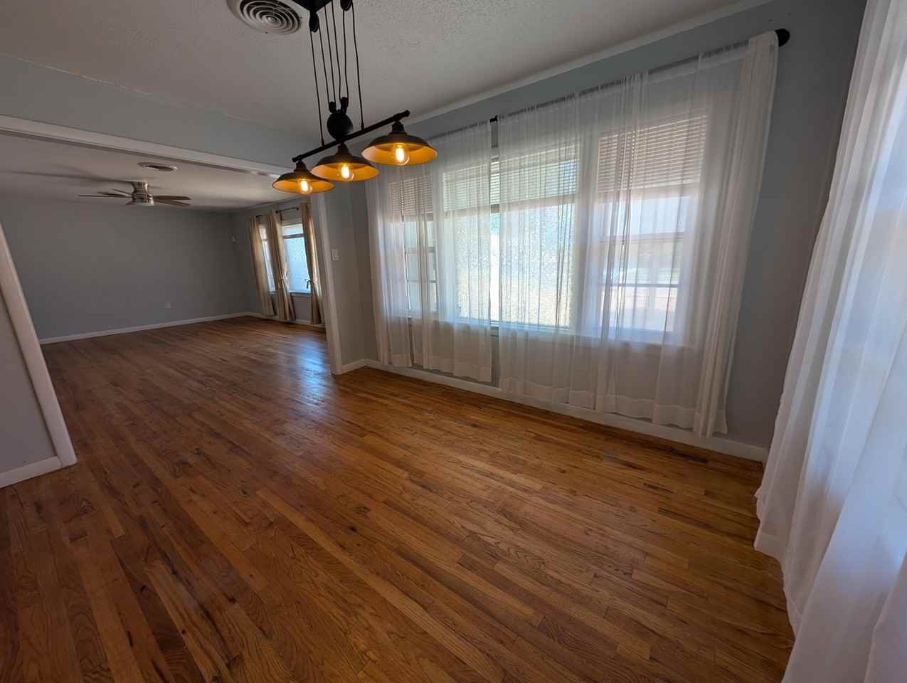 3820 32nd St - Photo 5 of 11