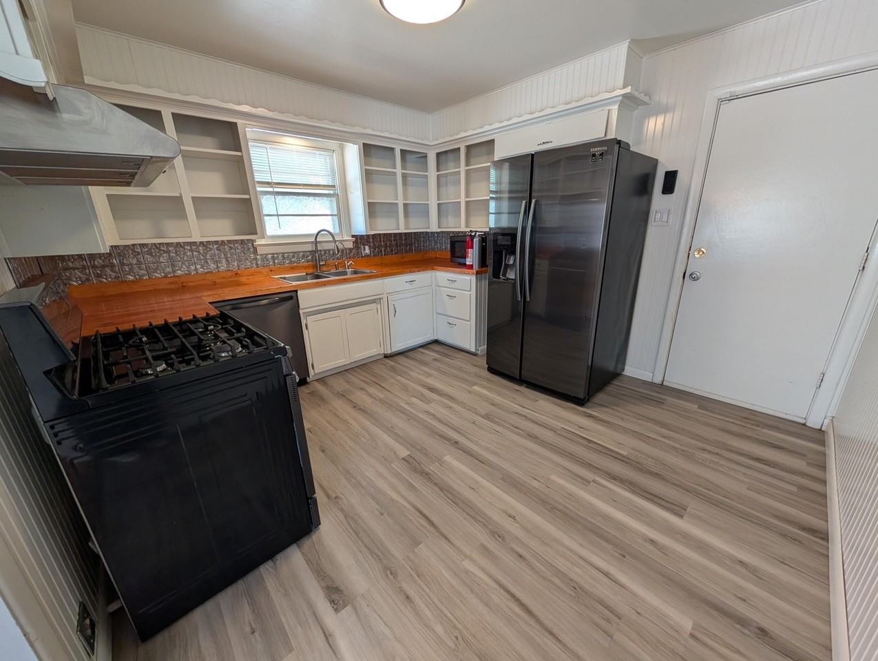 3820 32nd St - Photo 6 of 11