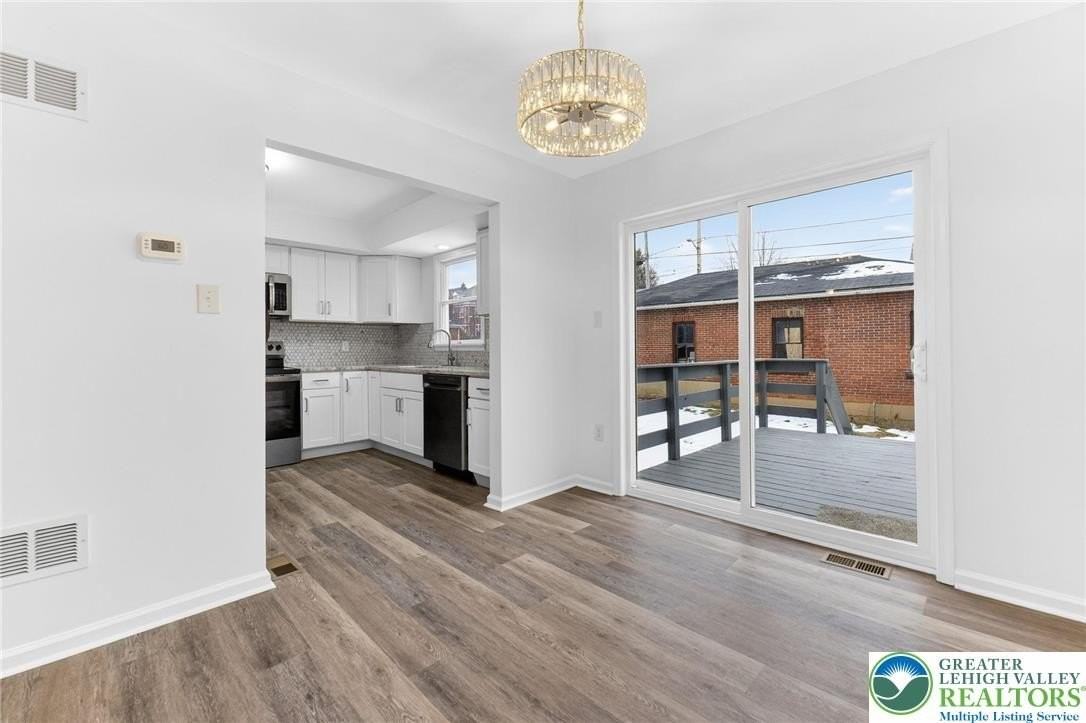 708 Cherokee St - Photo 7 of 24