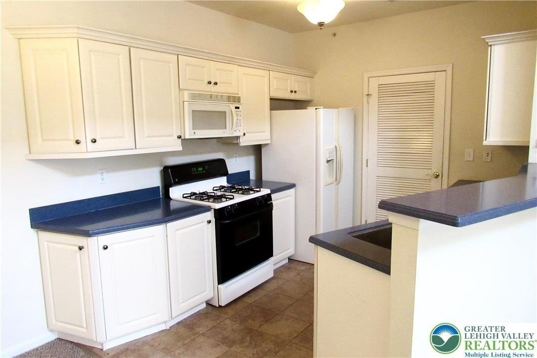 929 Eden Ter - Photo 4 of 15