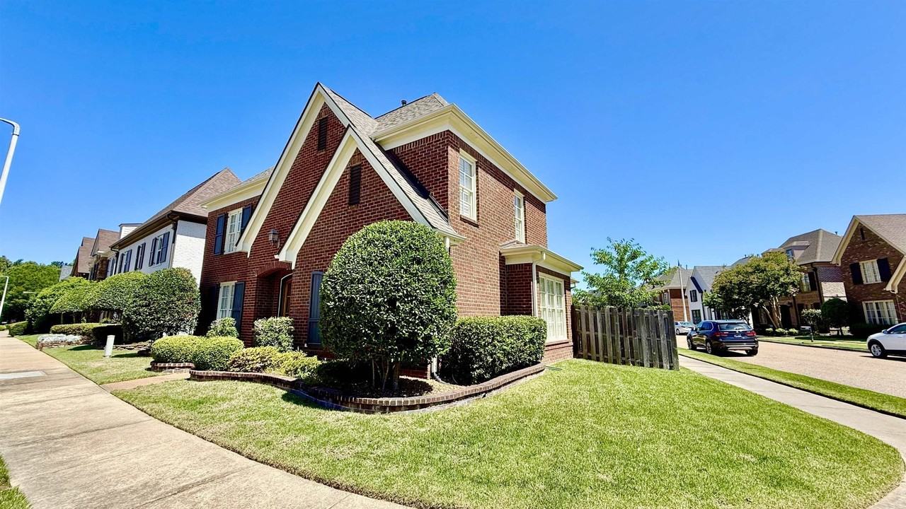 9008 Arden Meadows Dr - Photo 2 of 29