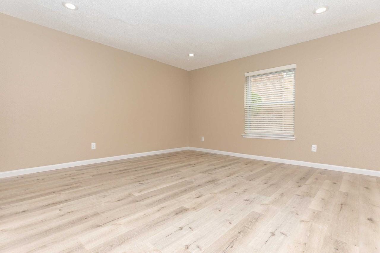 Timberside Dr - Photo 2 of 10