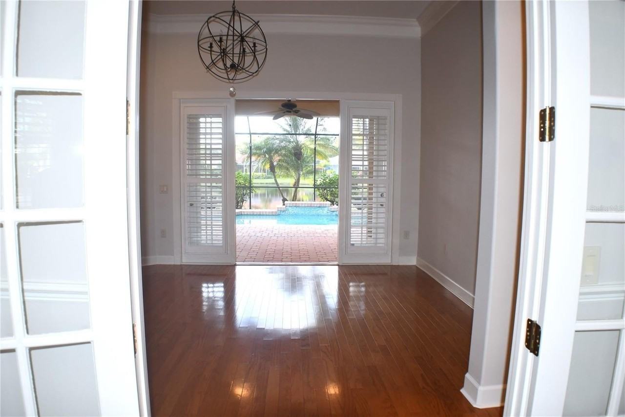 4910 Old Creek Dr - Photo 6 of 28