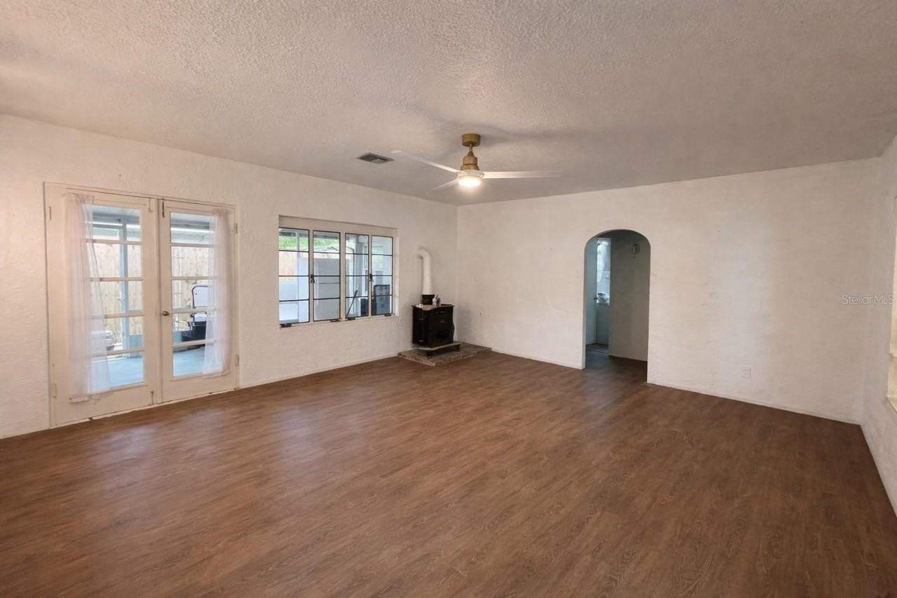 403 E Johnson Ave - Photo 3 of 8