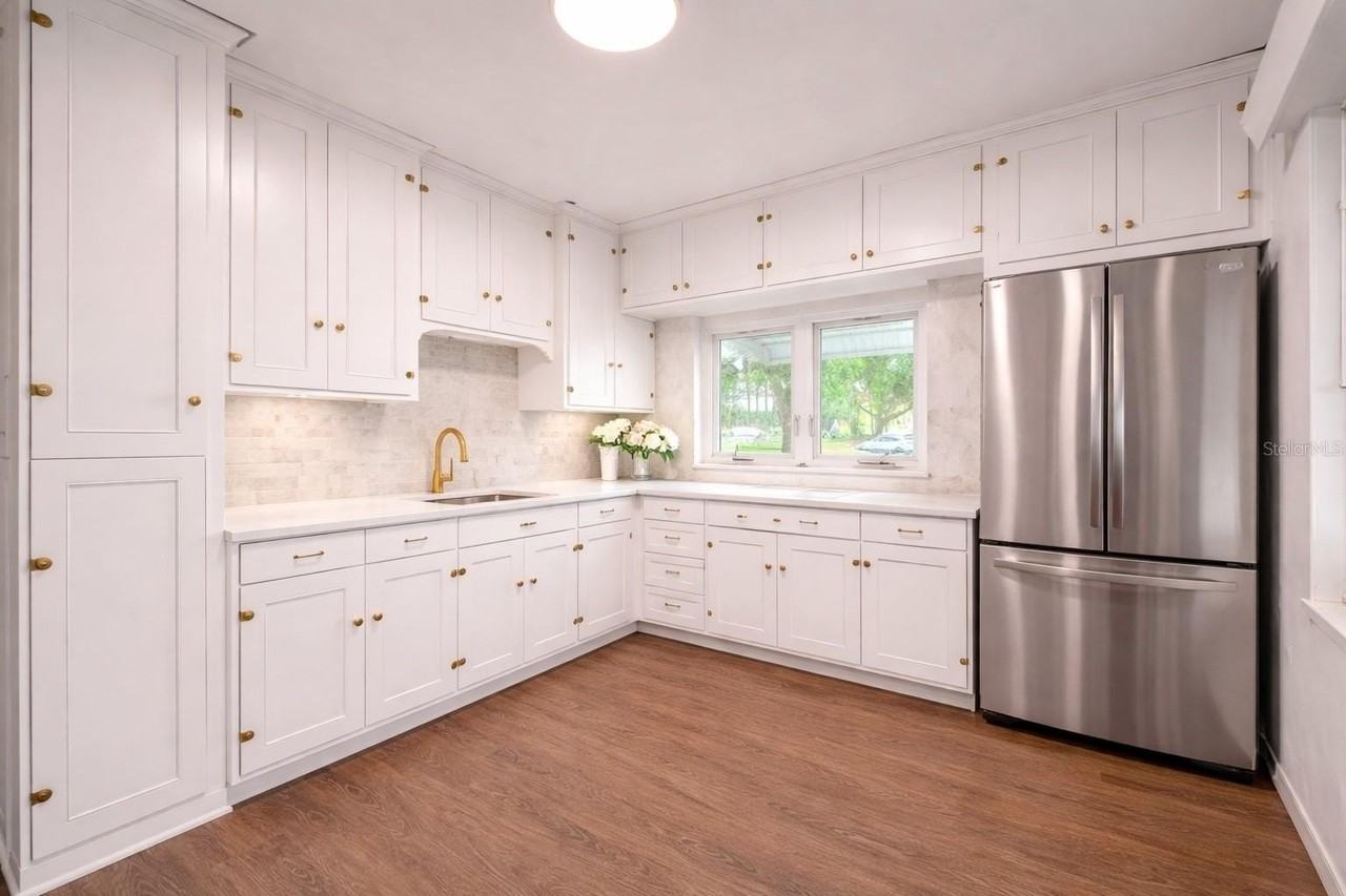 403 E Johnson Ave - Photo 4 of 8