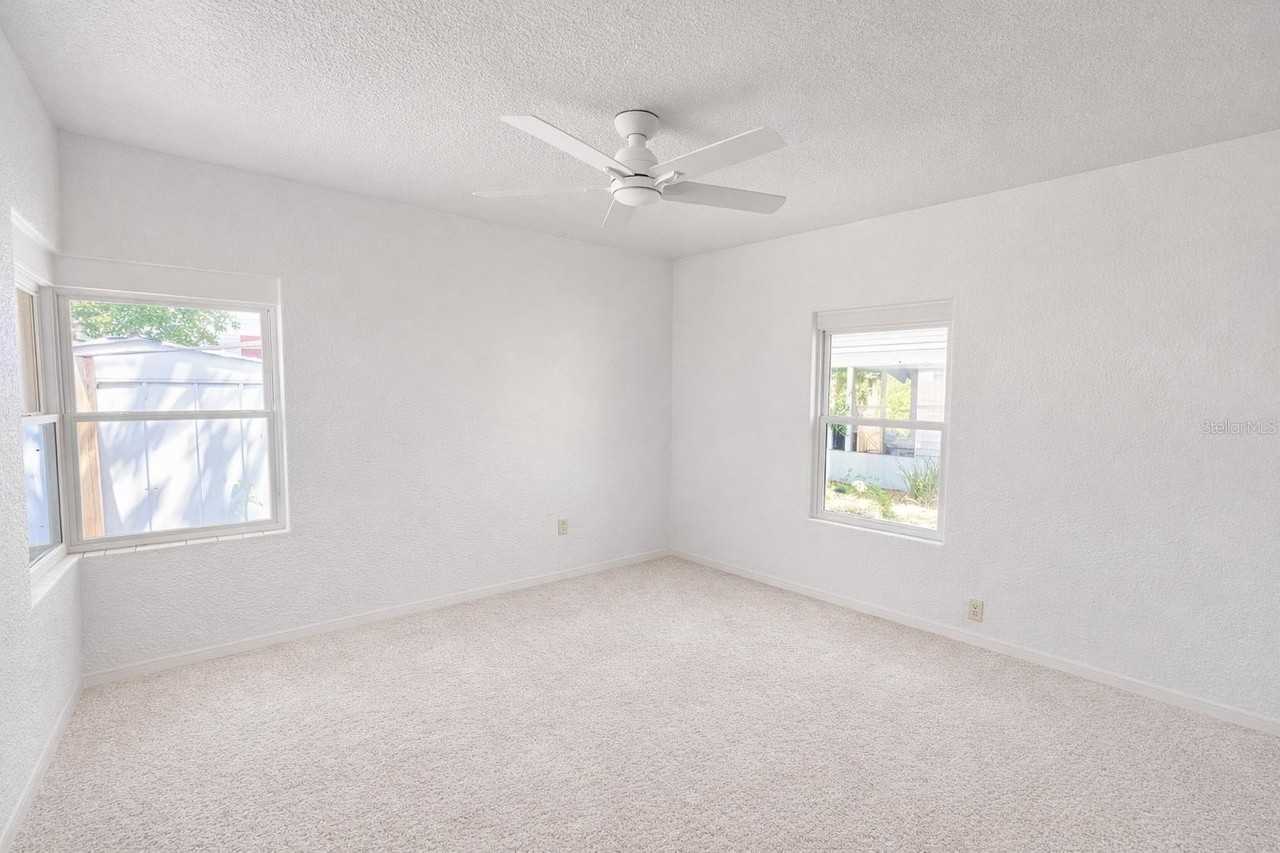 403 E Johnson Ave - Photo 6 of 8