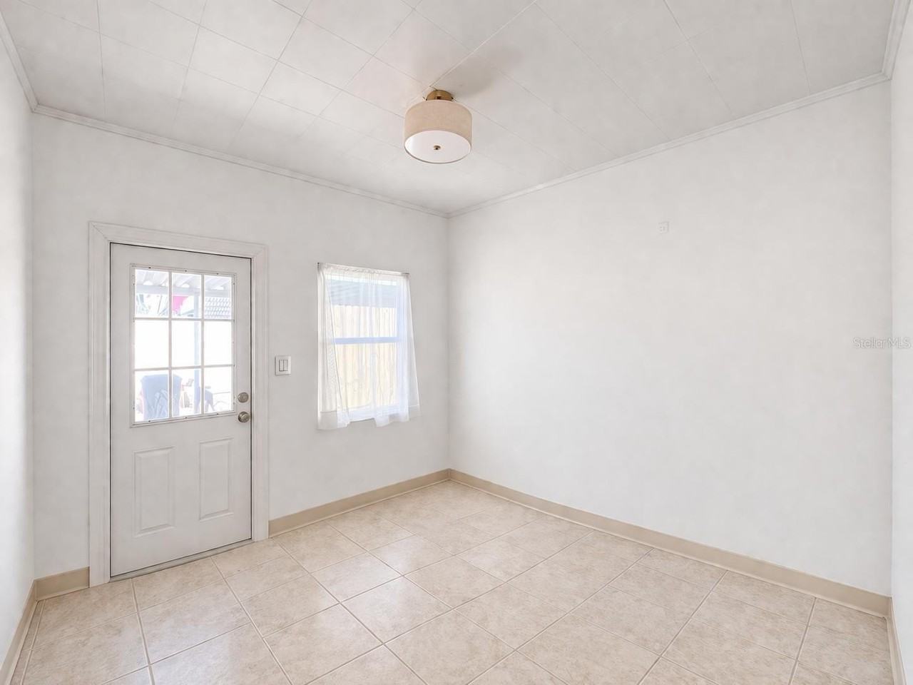 403 E Johnson Ave - Photo 7 of 8