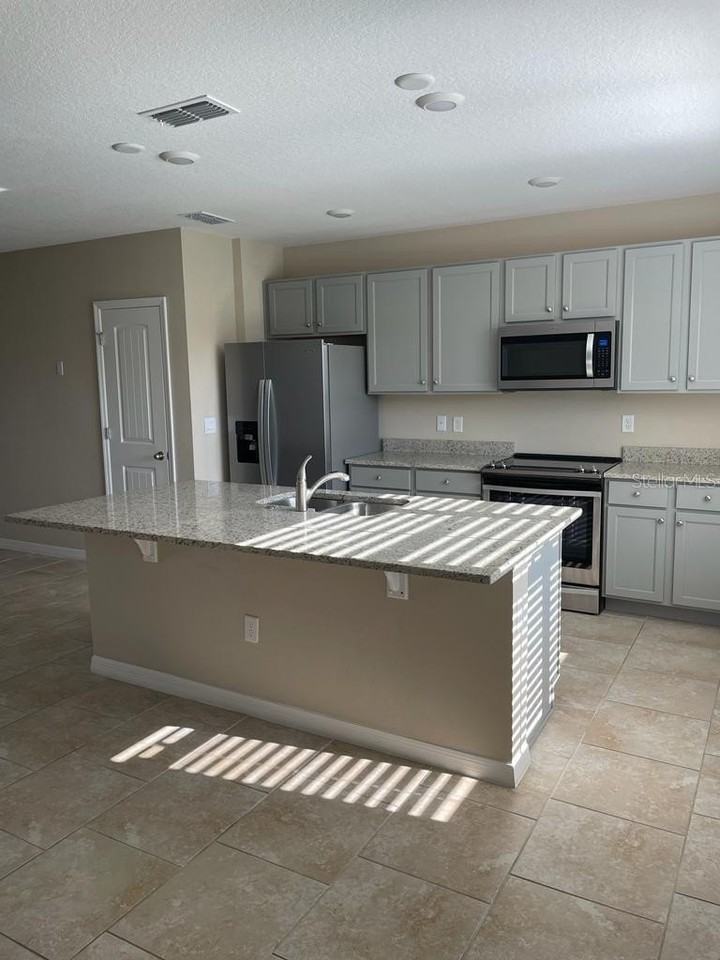 10042 Salt Point Dr - Photo 4 of 19