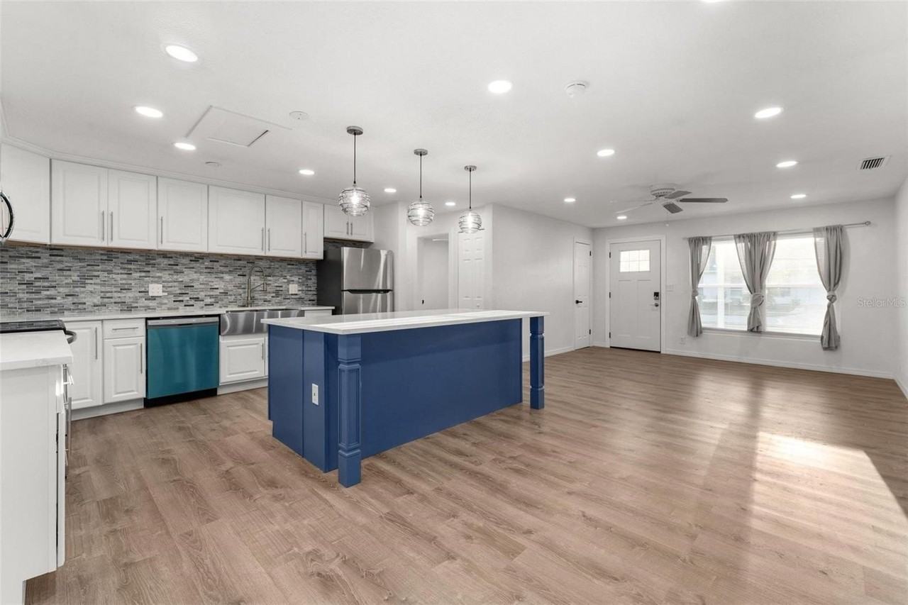 2203 Nottingham Rd - Photo 3 of 32