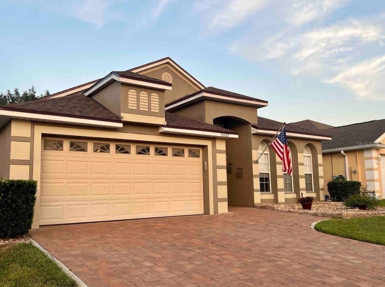 15727 Markham Dr - Photo 2 of 13