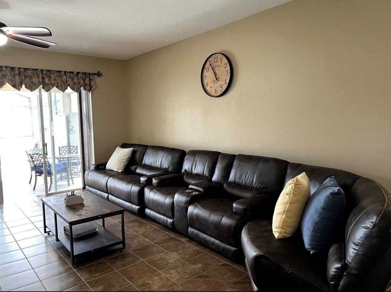 15727 Markham Dr - Photo 3 of 13