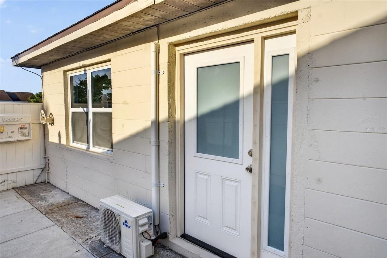 536 Royal Palm Dr - Photo 2 of 14